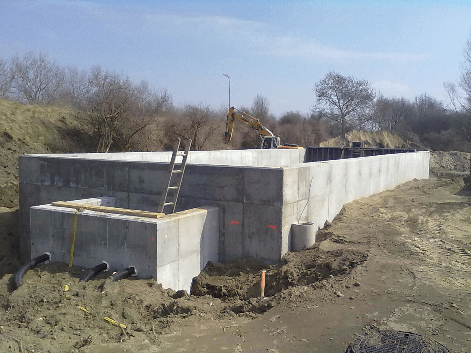 Das im Bau befindliche Mischwasserüberlaufbecken Gänserndorf